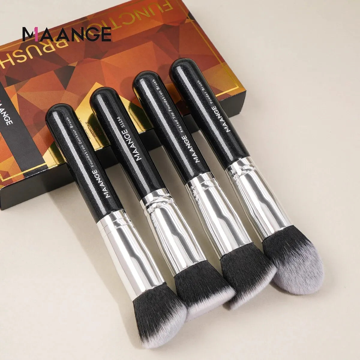 SoftGlam 4 – MAANGE Brush Set with Case