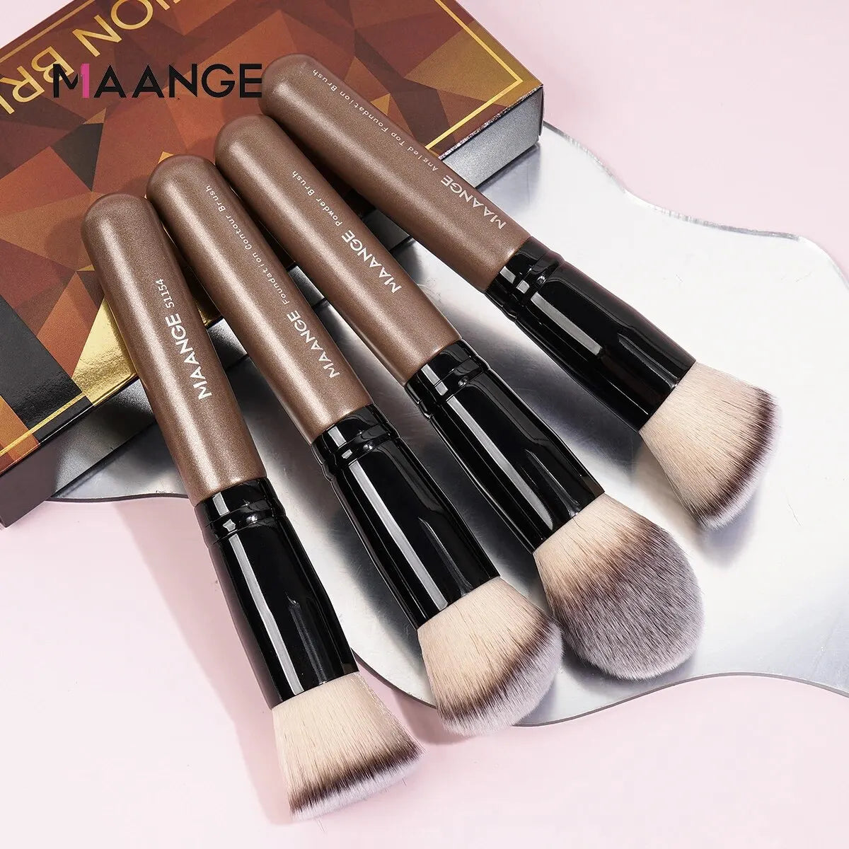SoftGlam 4 – MAANGE Brush Set with Case
