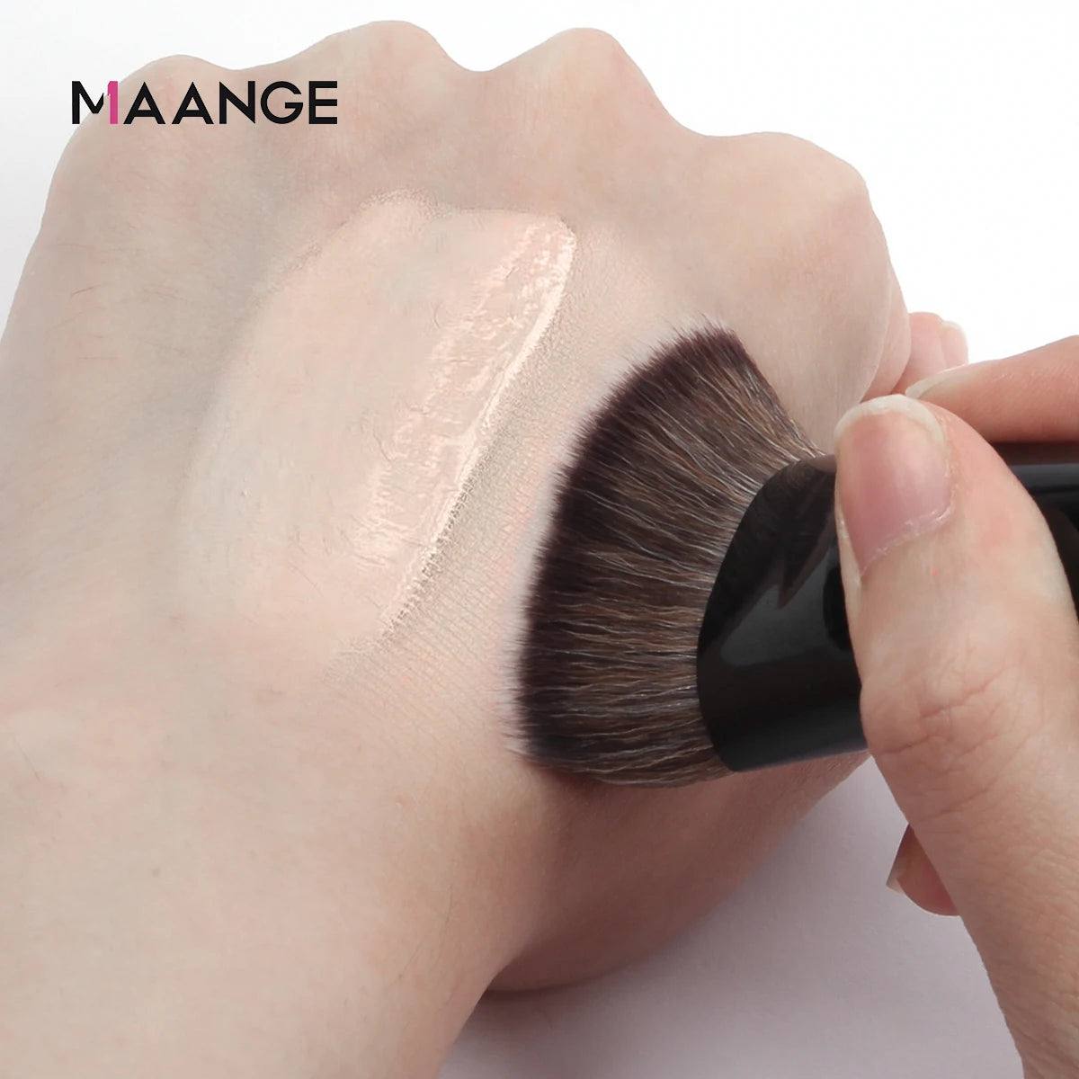 MAANGE Pro Flat Head Kabuki Brush