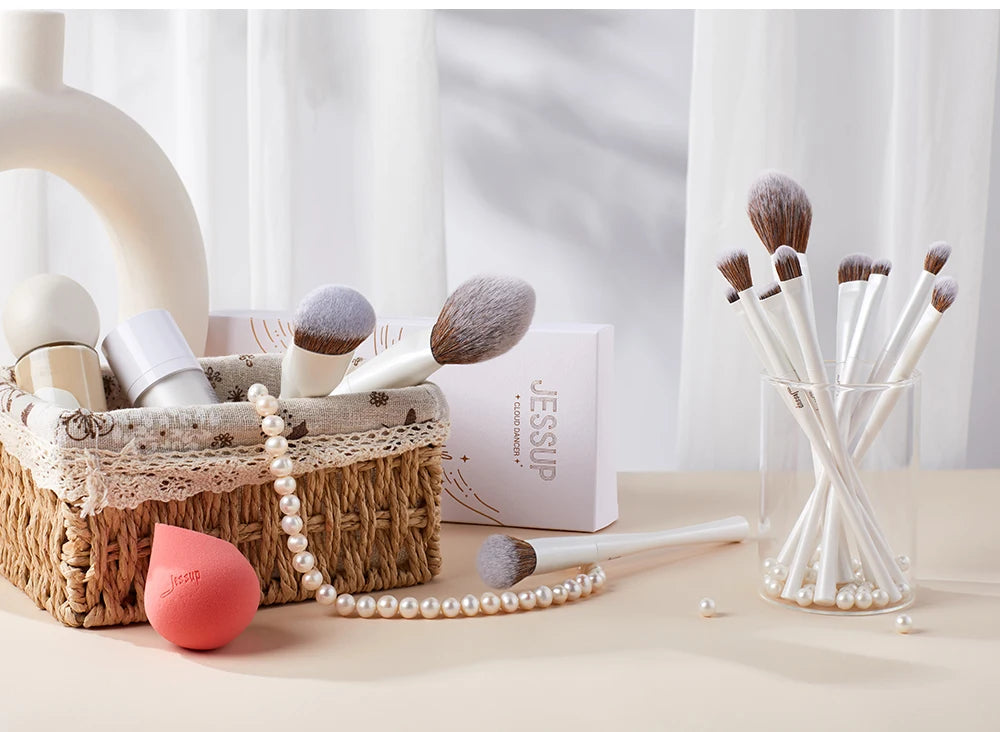 Jessup 14-Piece Premium Synthetic Makeup Brush Set with Gift Box